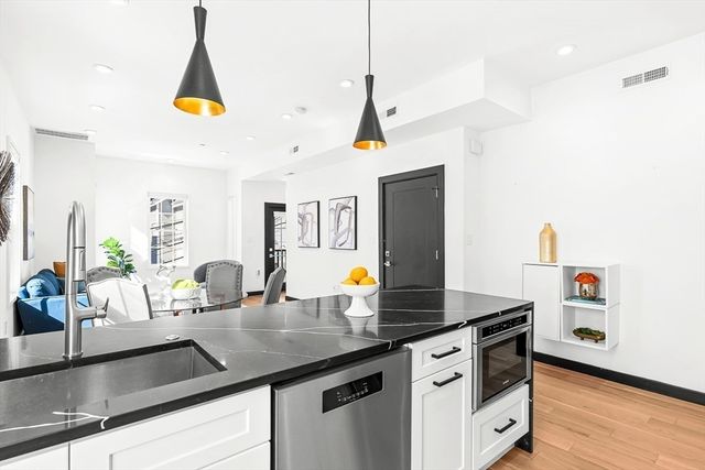 14 Carlton St B, Somerville, MA 02143