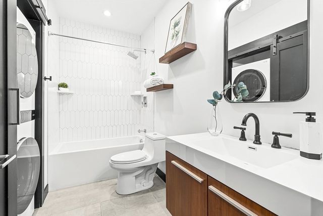 14 Carlton St B, Somerville, MA 02143