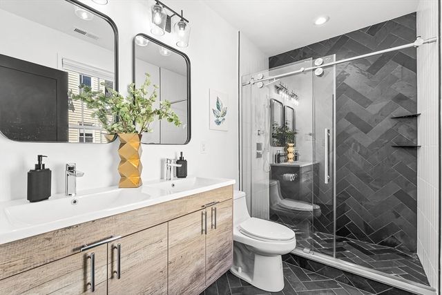 14 Carlton St B, Somerville, MA 02143