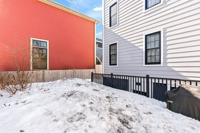 14 Carlton St B, Somerville, MA 02143