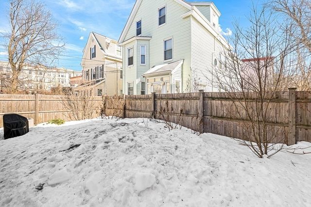 14 Carlton St B, Somerville, MA 02143