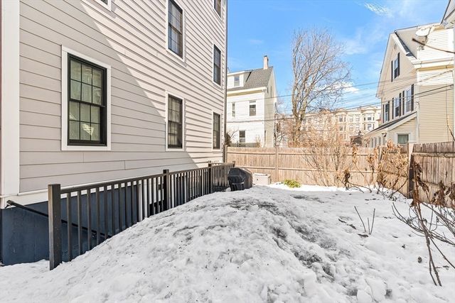 14 Carlton St B, Somerville, MA 02143
