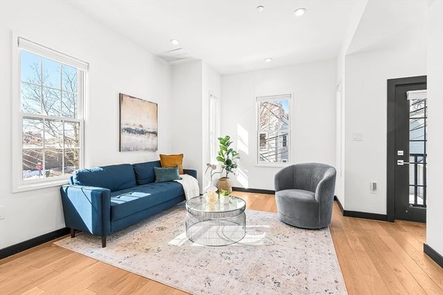 14 Carlton St B, Somerville, MA 02143