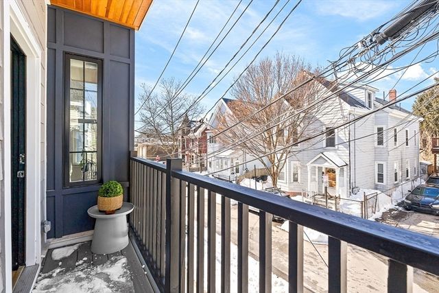 14 Carlton St B, Somerville, MA 02143