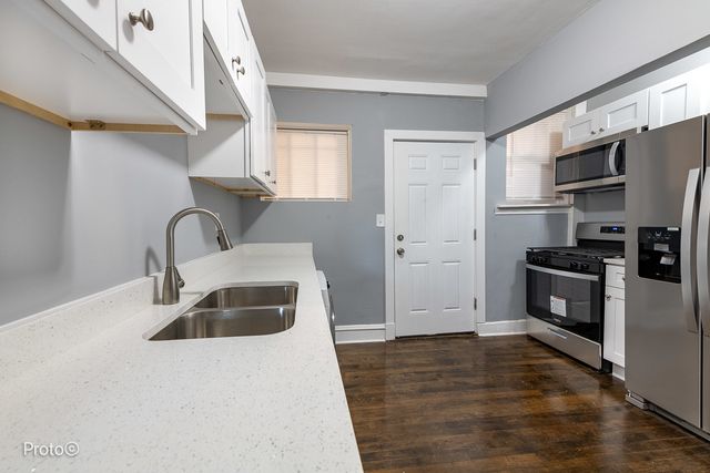 5148 N Monitor Avenue 301, Chicago, IL 60630