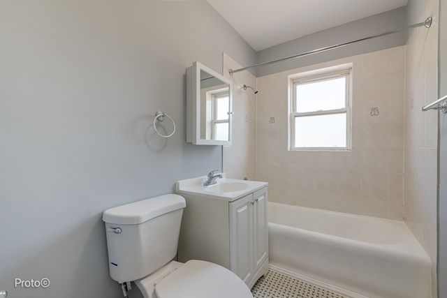 5148 N Monitor Avenue 301, Chicago, IL 60630