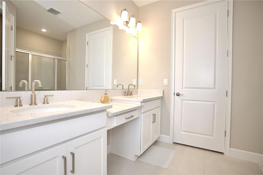 Image 16 of property listing at 16231 SAN DONATO PLACE, Bradenton, FL 34211