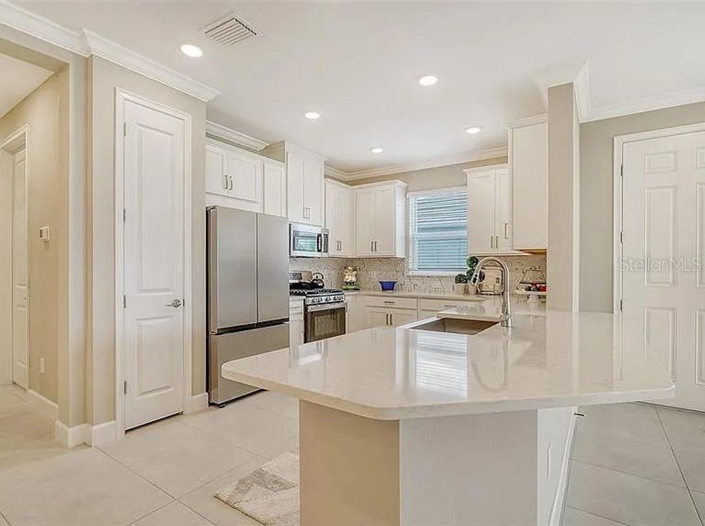 Image 9 of property listing at 16231 SAN DONATO PLACE, Bradenton, FL 34211