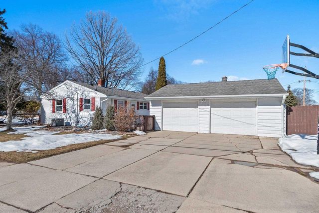 1623 JAY LANE, Green Bay, WI 54304