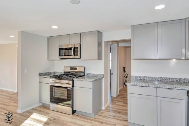 5101 W 1000 N Road, Kankakee, IL 60901