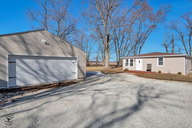 5101 W 1000 N Road, Kankakee, IL 60901