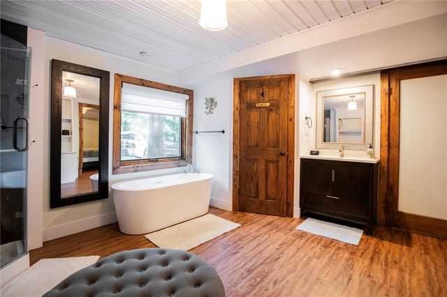 19145 Eagle Point Road, Garfield, AR 72732