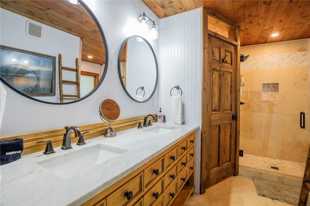 19145 Eagle Point Road, Garfield, AR 72732