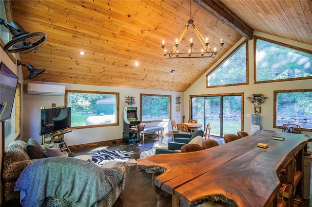 19145 Eagle Point Road, Garfield, AR 72732