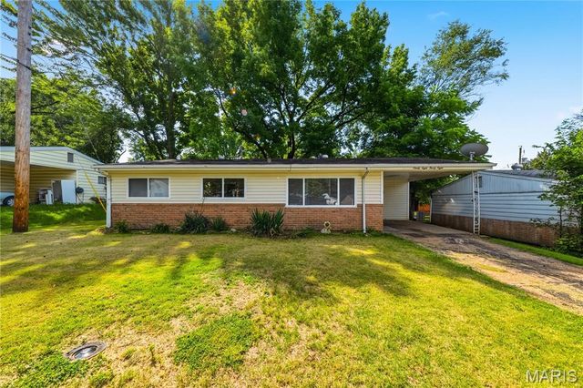 9838 Tanbark Lane, St Louis, MO 63134