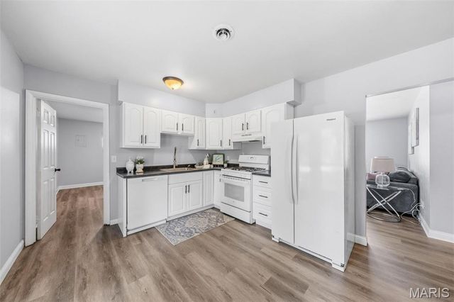 9838 Tanbark Lane, St Louis, MO 63134