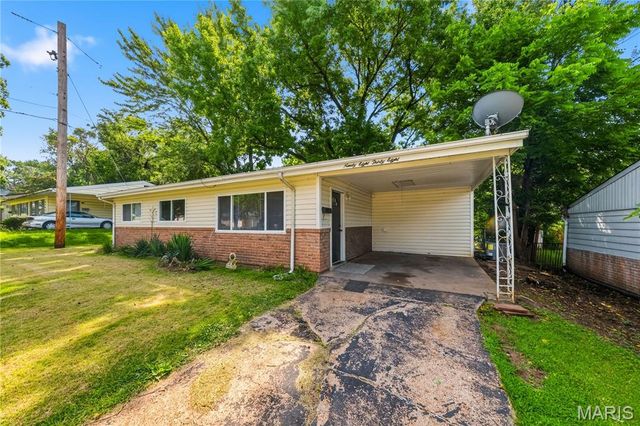 9838 Tanbark Lane, St Louis, MO 63134