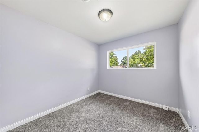 9838 Tanbark Lane, St Louis, MO 63134