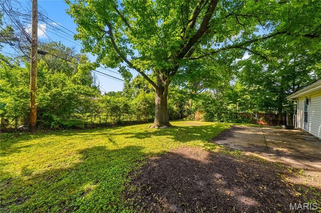 9838 Tanbark Lane, St Louis, MO 63134