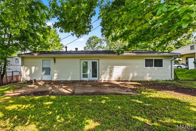 9838 Tanbark Lane, St Louis, MO 63134