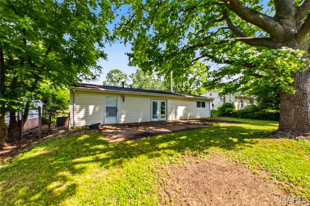9838 Tanbark Lane, St Louis, MO 63134
