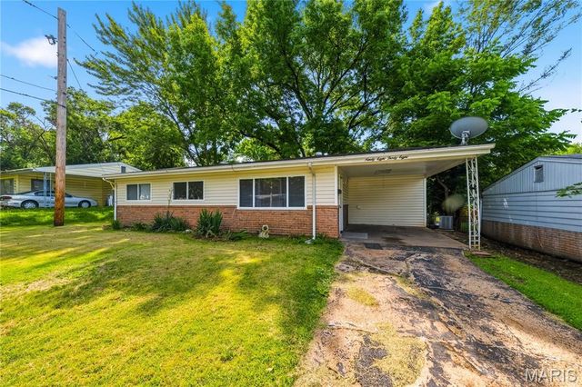9838 Tanbark Lane, St Louis, MO 63134