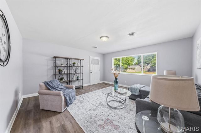 9838 Tanbark Lane, St Louis, MO 63134
