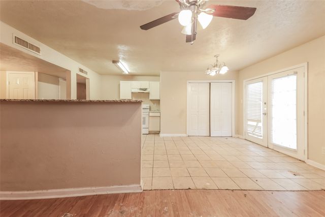 3817 Longmeadow Way, Fort Worth, TX 76133