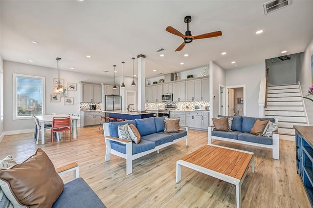 4003 11 Mile Road, Galveston, TX 77554