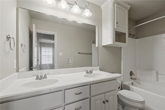 901 Crystal Dove Avenue, College Station, TX 77845