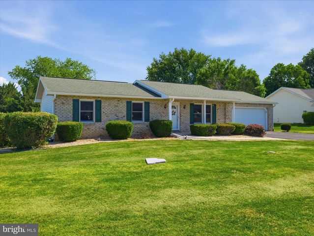 1741 WISTERIA DRIVE, Chambersburg, PA 17202
