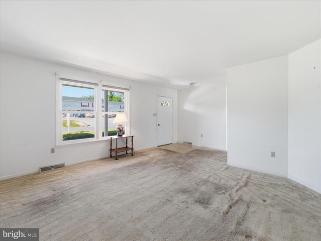 1741 WISTERIA DRIVE, Chambersburg, PA 17202