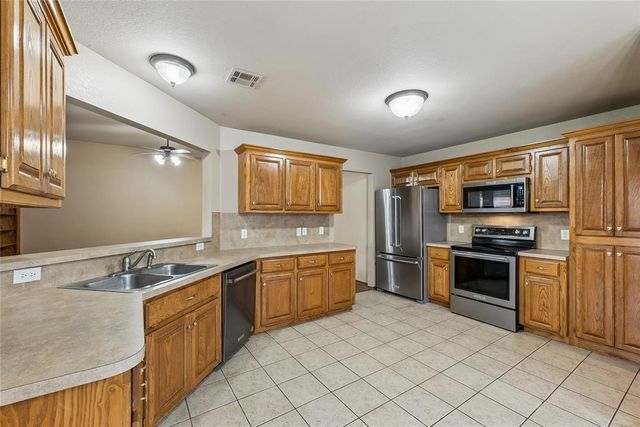 1909 Bradford Way, Edmond, OK 73003