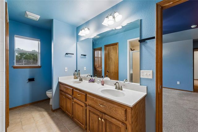 1909 Bradford Way, Edmond, OK 73003