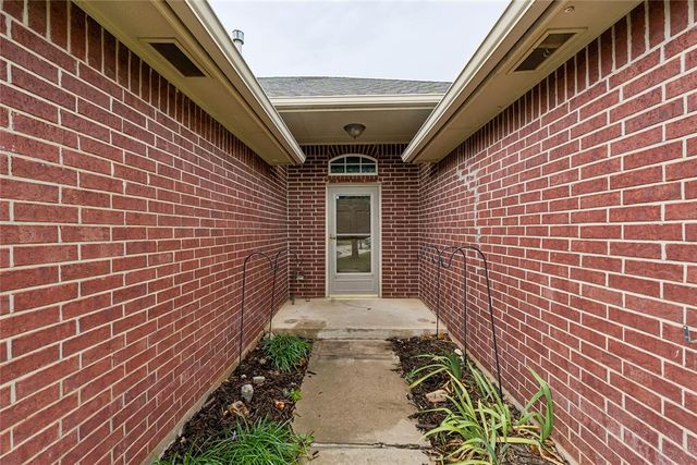 1909 Bradford Way, Edmond, OK 73003