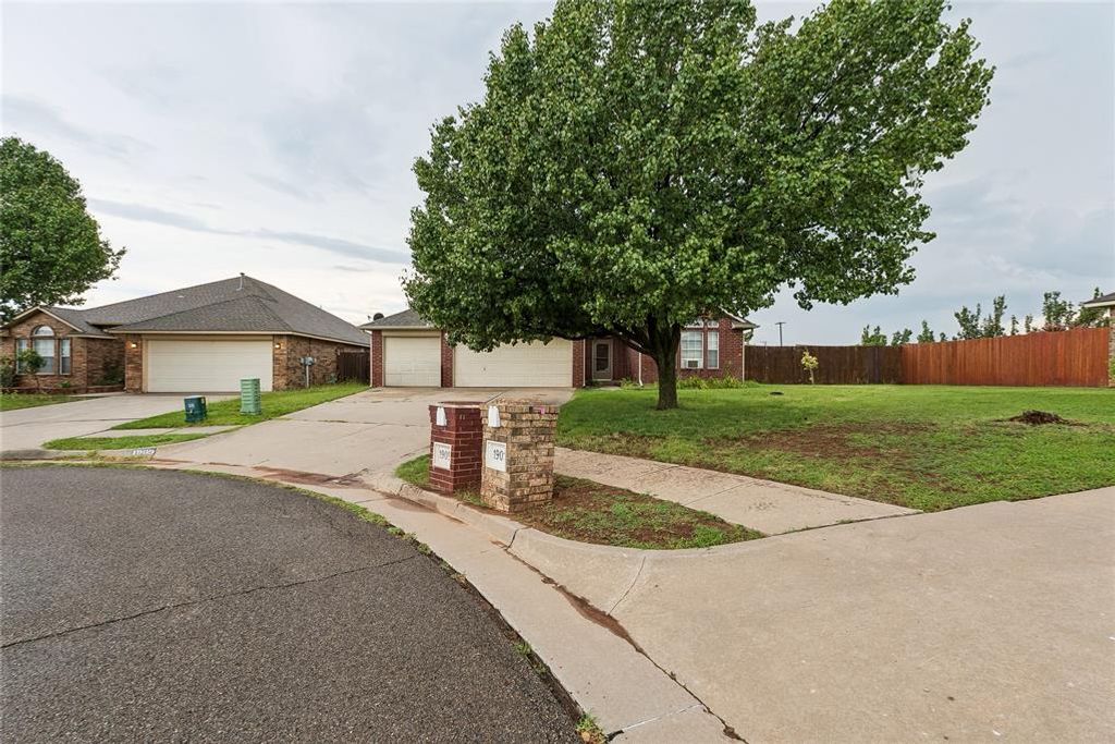 1909 Bradford Way, Edmond, OK 73003