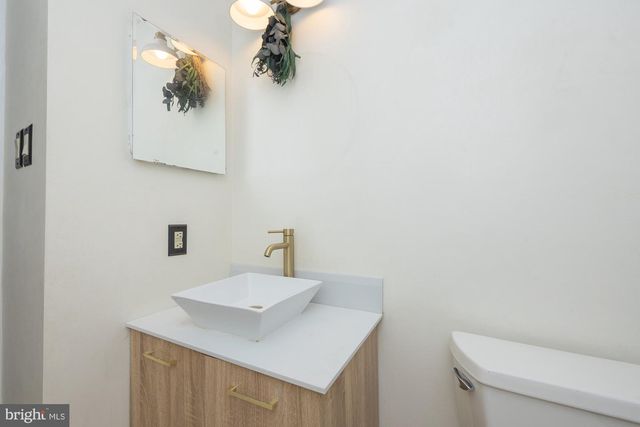 85 PINEWOOD DR, Hamilton, NJ 08690