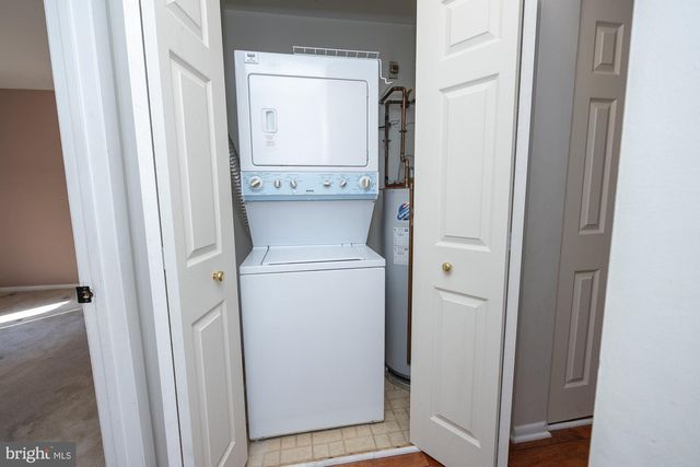 85 PINEWOOD DR, Hamilton, NJ 08690