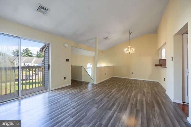 85 PINEWOOD DR, Hamilton, NJ 08690