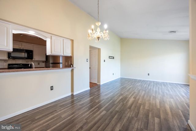 85 PINEWOOD DR, Hamilton, NJ 08690