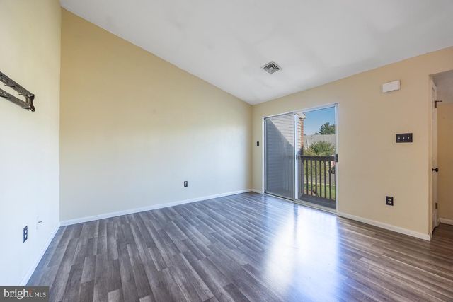 85 PINEWOOD DR, Hamilton, NJ 08690