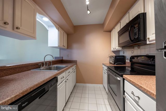 85 PINEWOOD DR, Hamilton, NJ 08690