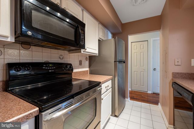 85 PINEWOOD DR, Hamilton, NJ 08690