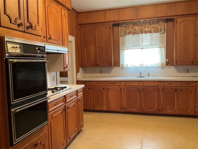 1303 W 3rd Avenue, Corsicana, TX 75110