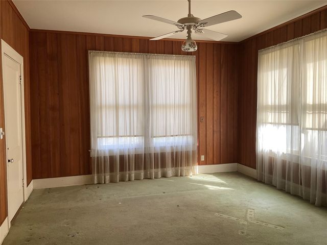 1303 W 3rd Avenue, Corsicana, TX 75110