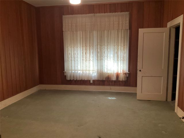 1303 W 3rd Avenue, Corsicana, TX 75110