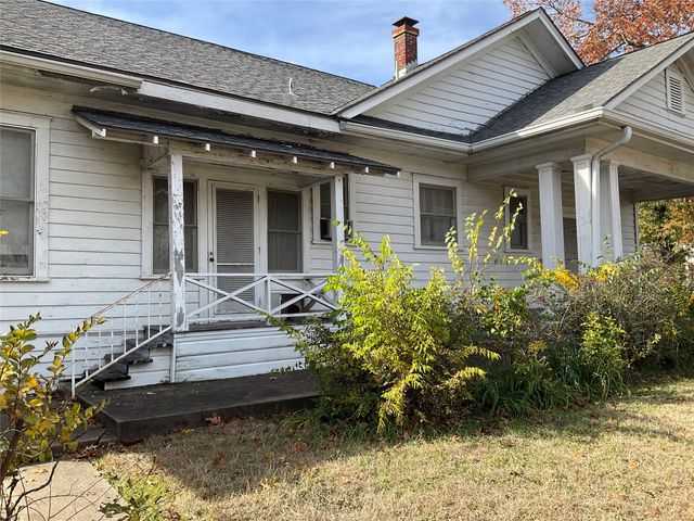 1303 W 3rd Avenue, Corsicana, TX 75110