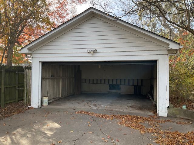 1303 W 3rd Avenue, Corsicana, TX 75110