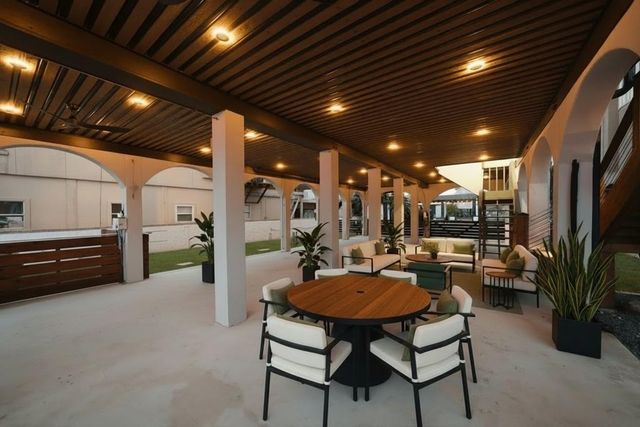 1918 Todville Road, Seabrook, TX 77586