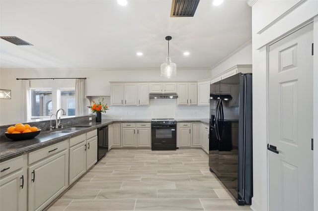 1918 Todville Road, Seabrook, TX 77586